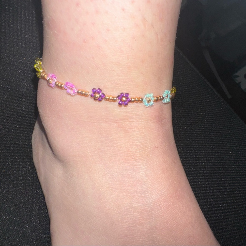 Hand made rainbow Daisy ankle bracelet w/ gold accent 8.5in